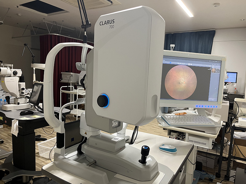 眼底検査：CLARUS700(ZEASS)